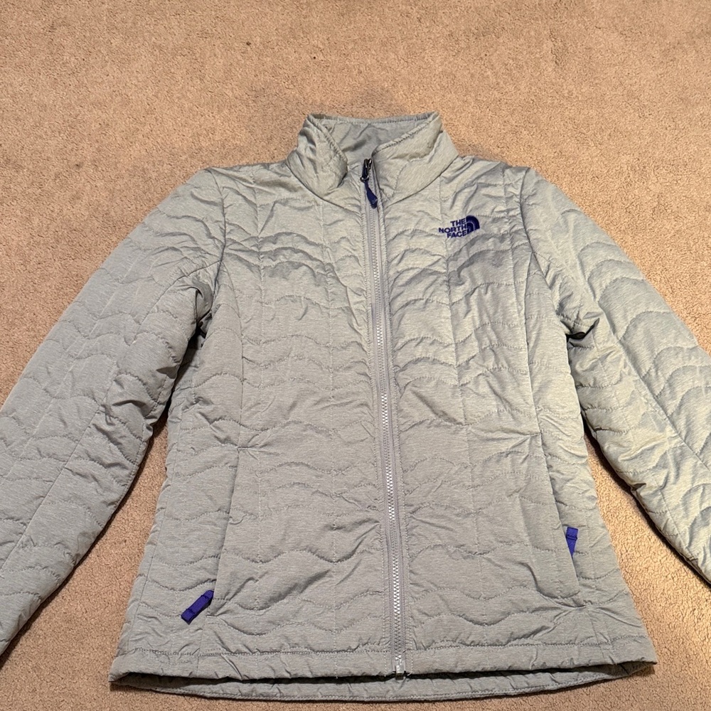 The North Face Women's Light Gray Puffer Jacket